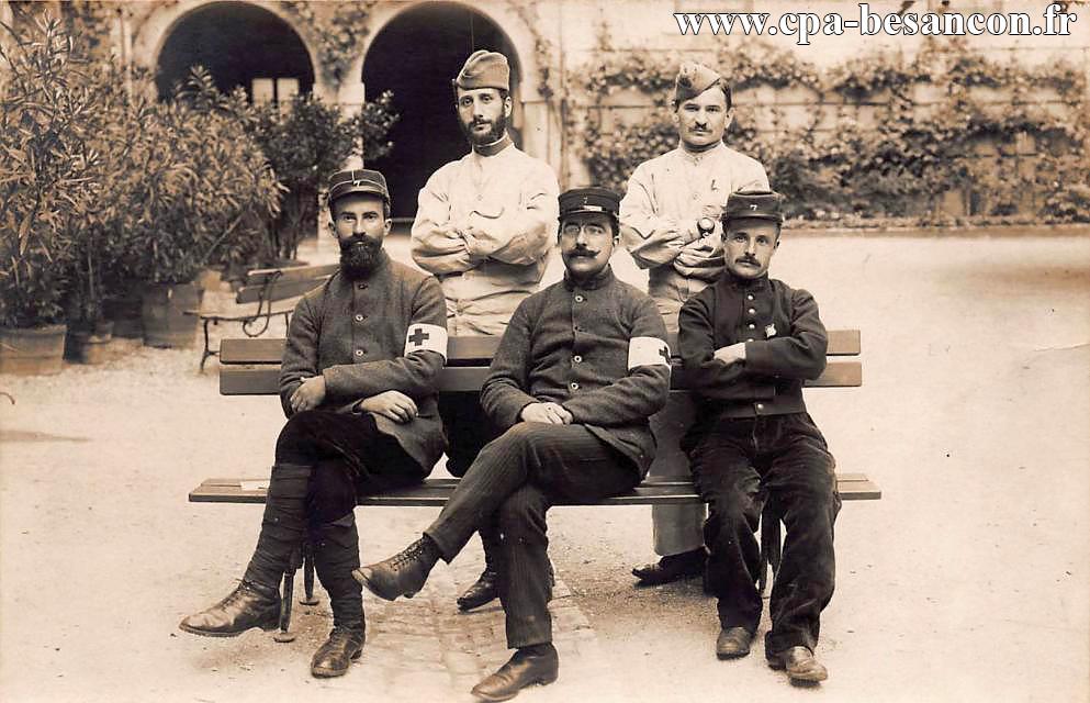 BESANÇON - Grande rue - Couvent des Soeurs de la Charité - Hôpital Auxiliaire n°15 - Personnel infirmier - Juin 1915